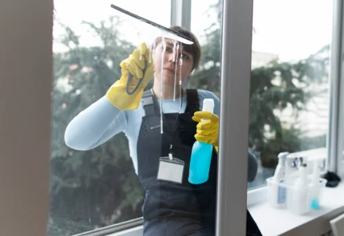 Nettoyage de vitres intérieures et extérieures à Crusnes